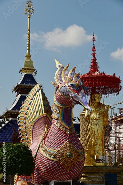 Obraz The statues of animals in Thai literature and monks are Thai art that decorate the front of the pagoda at Wat Den Sali Si Mueang Kaen temple. Located at Cheng Mai Province in Thailand.