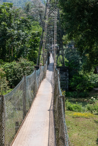 Obraz hanging bridge at  botanical Garden of Peradeniya, Kandy