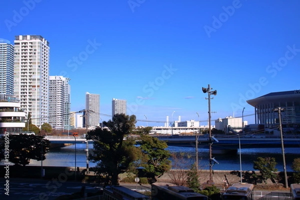 Obraz 横浜みなとみらい地区のビル群と青空
