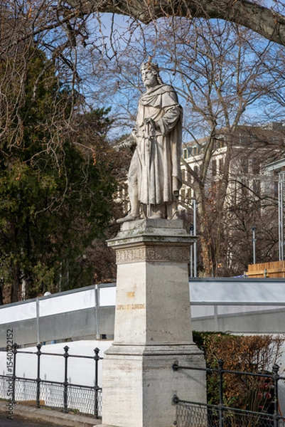 Fototapeta Monuments to famous personalities of the Austrian Republic