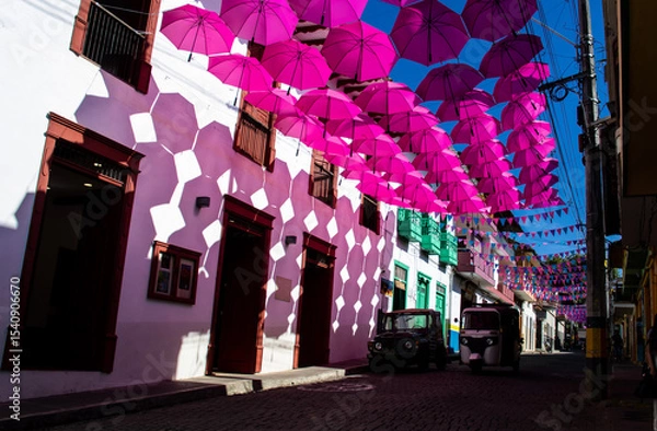 Fototapeta Colorful umbrellas and the beautiful streets of the Heritage Town of Jerico located in the Department of Antioquia in Colombia.