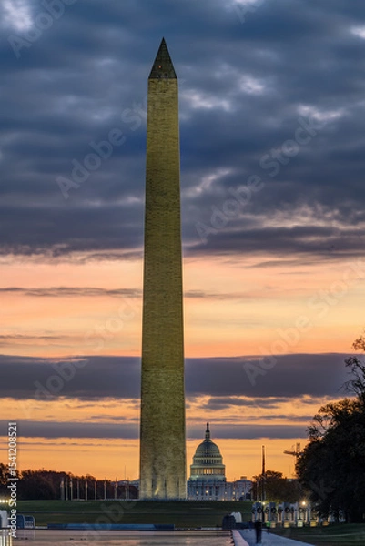 Obraz The illuminated Washington Monument before sunrise with the Capitol Building in the back