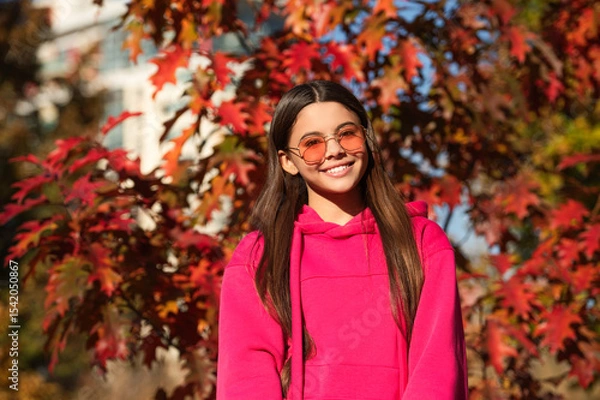 Obraz Girl in autumn style outdoor. Fall style fashion. Autumn leaves and happy young girl in forest. The color and mood of autumn. Teenager girl in the autumn park. Fall concept. Falling leaves