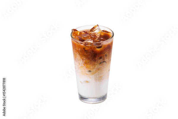 Obraz 유리잔에 담긴 시원한 아이스 시나몬 카페 라떼.