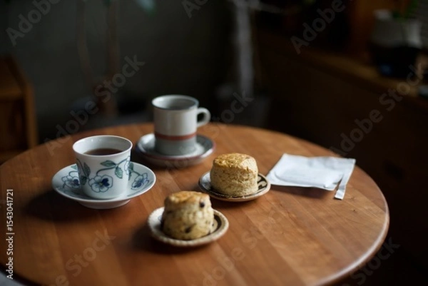 Obraz ドリップパックで淹れたコーヒーとおやつのスコーン