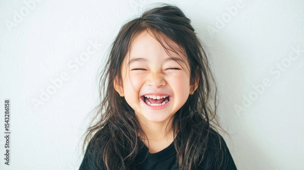 Obraz 落ち着いた雰囲気の笑顔の子ども写真