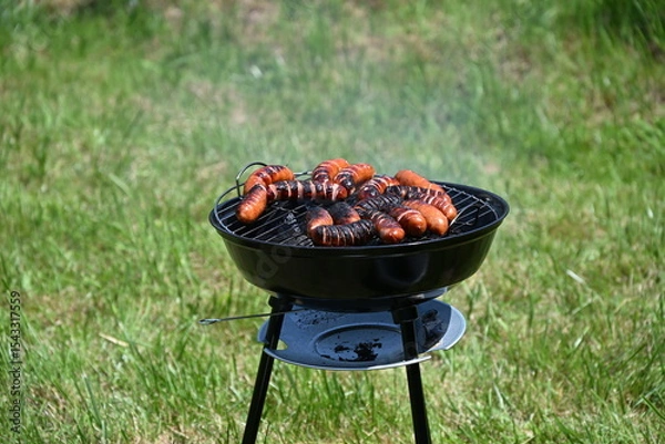 Obraz kiełbaski na grillu jedzenie mięso węgiel