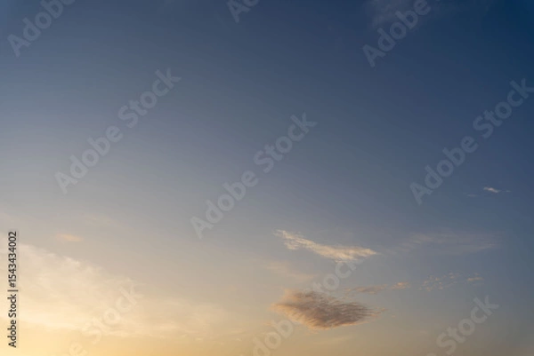 Fototapeta 6月の空　夕焼けのオレンジ色の空と雲14