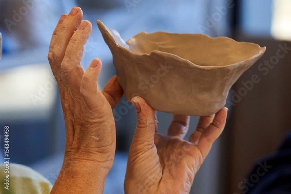 Obraz Shape clay with hands