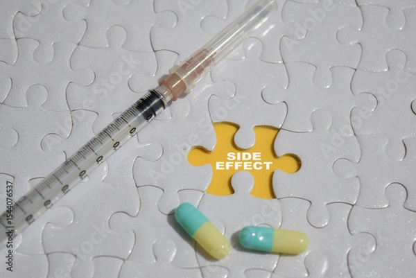 Obraz Hand holding piece of jigsaw puzzle with word Side effect.