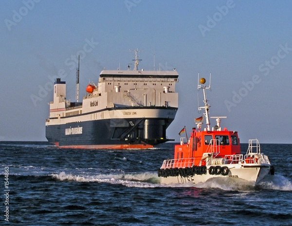 Obraz ostseefähre und lotsenversetzboot