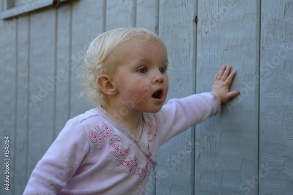 Obraz holding up building...