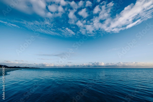 Obraz  石垣島の広大な空と静かな海が織りなす絶景