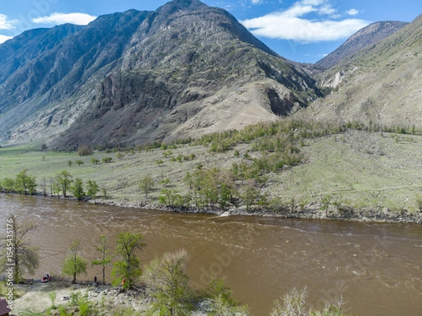 Fototapeta Summer landscape in the Chulyshman mountain valley. Winding mountain river, green alpine meadows and beautiful mountains.