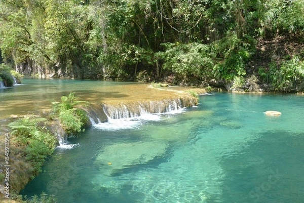 Obraz グアテマラの奥地にある清らかな泉