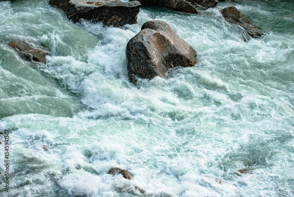 Obraz water flowing into the river