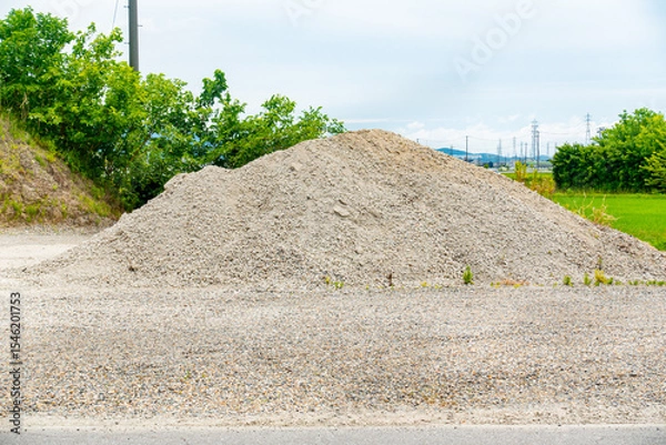 Obraz 屋外にある砂山の写真。