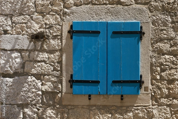 Obraz blaue verschlossene Fensterläden in der beliebten historischen Altstadt von Rovinj in Kroatien