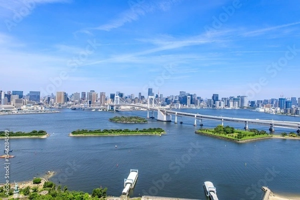 Obraz 東京都、レインボーブリッジと東京の高層ビル群の俯瞰
