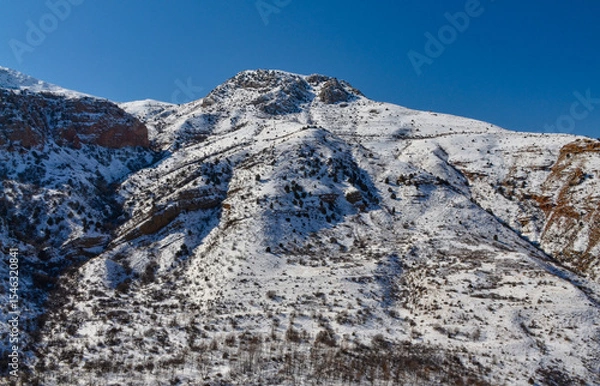 Obraz snow covered Amaghu mountain and Gnishik gorge scenic view (Vayots Dzor, Armenia)