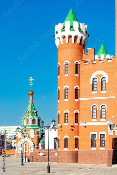 Obraz Tower of the Republican Puppet Theater in Yoshkar-Ola and the Chapel of Peter and Fevronia of Murom. Russia