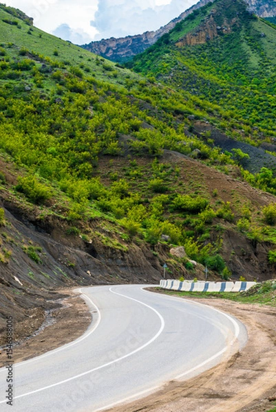 Obraz Winding asphalt road in the mountains of the North Caucasus of Dagestan. Russia