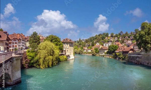 Fototapeta View of the Aare river and the old town of Bern from the Untertorbrücke (Lower Gate Bridge), Switzerland