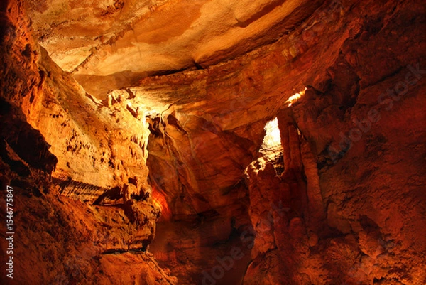 Obraz Cave formations seen in the Rickwood Caverns in Alabama