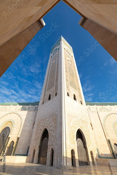Fototapeta Ornate mosque minaret against a clear sky.