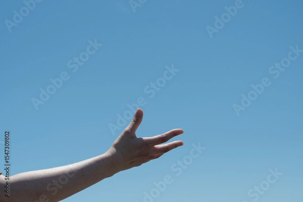 Obraz 空に手を伸ばす人