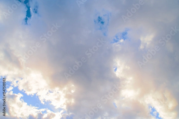 Fototapeta Blue sky with a pink stripe at the horizon. Calm background with evening clouds.