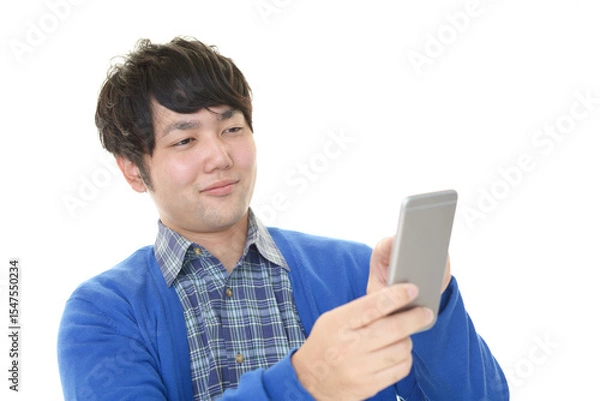 Fototapeta スマートフォンを持つ男性