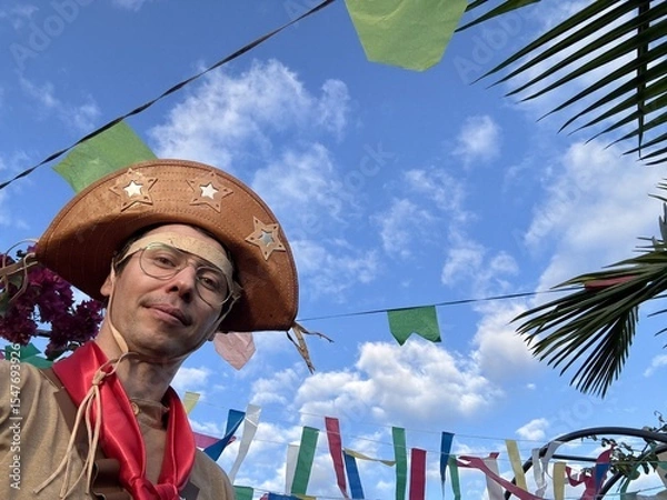 Fototapeta homem vestido de lampião do cangaço em festa junina 