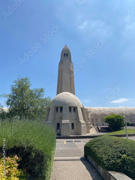 Obraz View of the Douaumont Ossuary from the military cemetery in Verdun, France, under a clear sky, commemorating World War I soldiers