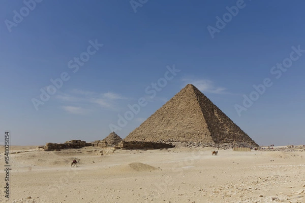 Fototapeta View of the Pyramid of Menkaure in Giza, Egypt