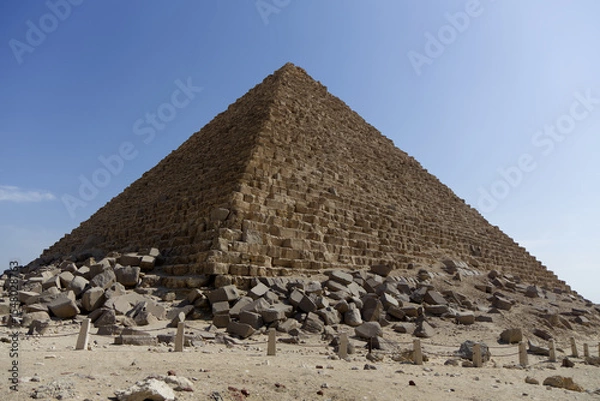 Fototapeta View of the Pyramid of Menkaure in Giza, Egypt