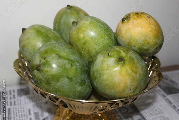 Obraz Ripe and fresh mangoes in basket.