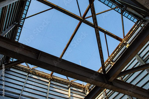 Fototapeta 商業施設の屋上の巨大な看板の内側