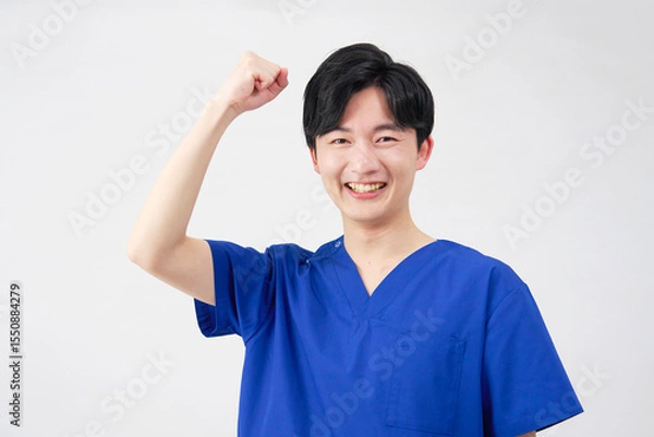 Fototapeta 医者・看護師・歯科医師・介護士　男性　ガッツポーズ　白背景