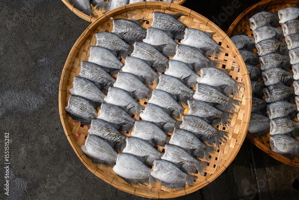 Obraz Snake skin gourami on circle threshing basket top view