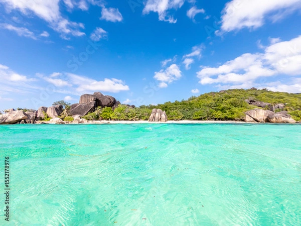 Fototapeta Turquoise water in Anse Source d'Argent on a sunny day