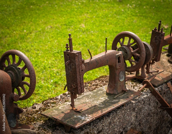 Fototapeta old rusty sewing machine