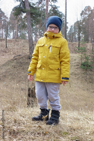 Obraz boy in a yellow jacket