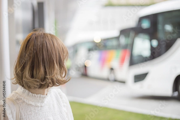 Obraz バス　可愛い女性