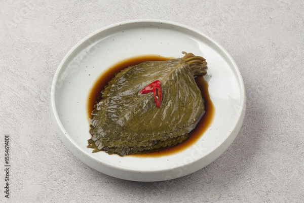 Fototapeta   A pickled food made by soaking perilla leaves in salt water or soybean paste.
