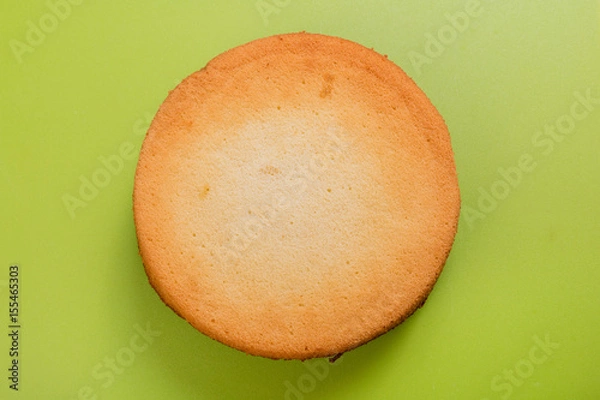 Obraz sponge cake on a green table