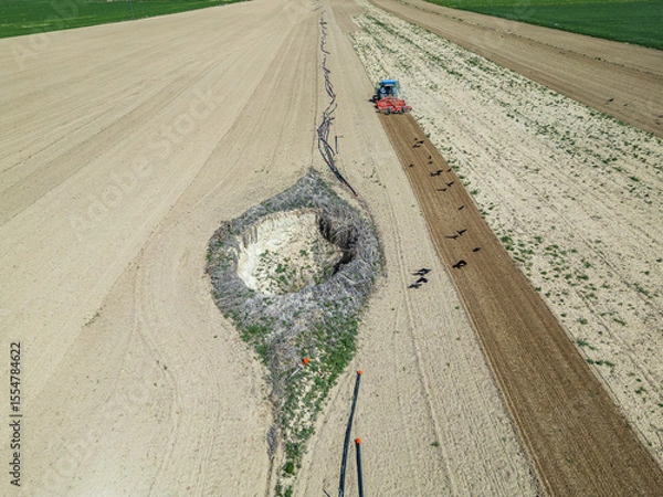 Obraz Karapınar Sinkholes: A Visible Impact of the Climate Crisis in Central Turkey