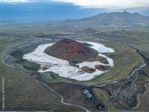 Obraz Meke Crater Lake and Extinct Volcano in Drought-Stricken Karapınar, Turkey