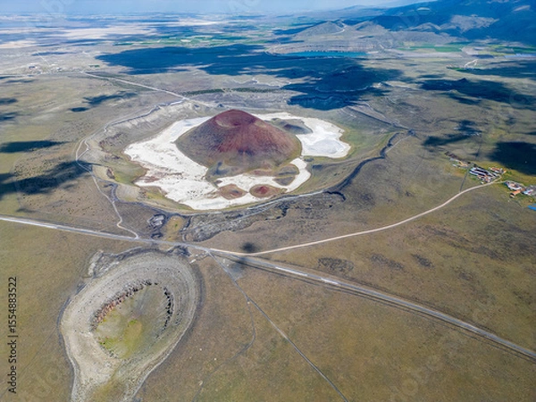 Obraz Meke Crater Lake and Extinct Volcano in Drought-Stricken Karapınar, Turkey