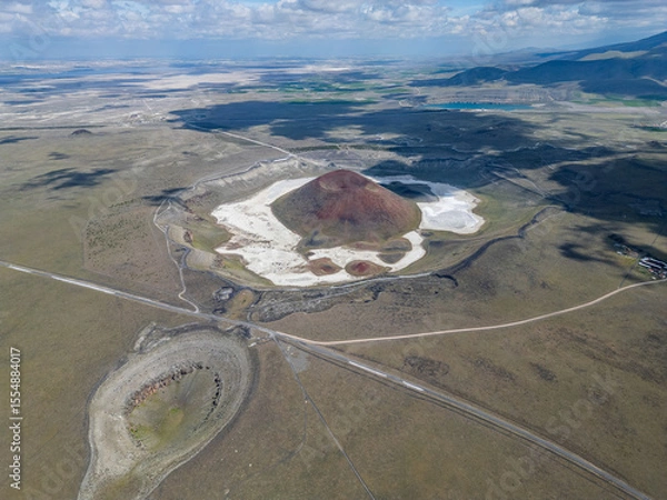 Obraz Meke Crater Lake and Extinct Volcano in Drought-Stricken Karapınar, Turkey